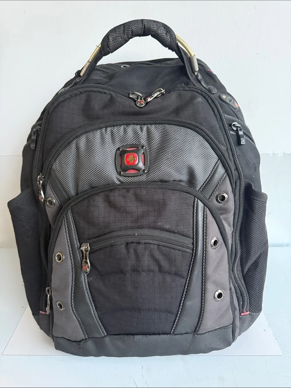 WENGER SWISSGEAR SYNERGY BACKPACK LAPTOP DAY PACK RUGGED BLACK MILITARY STYLE